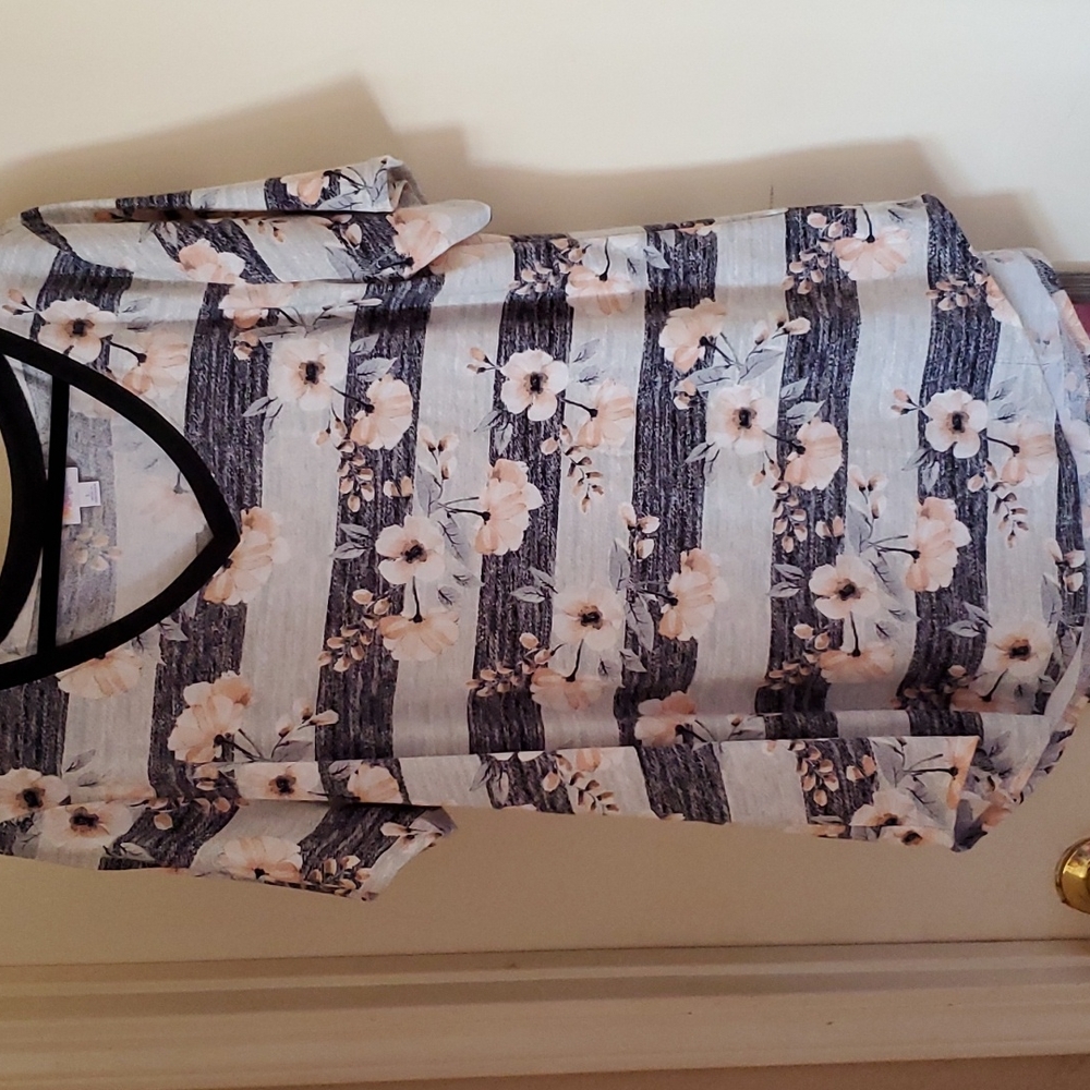 LulaRoe Iris Tunic L never worn